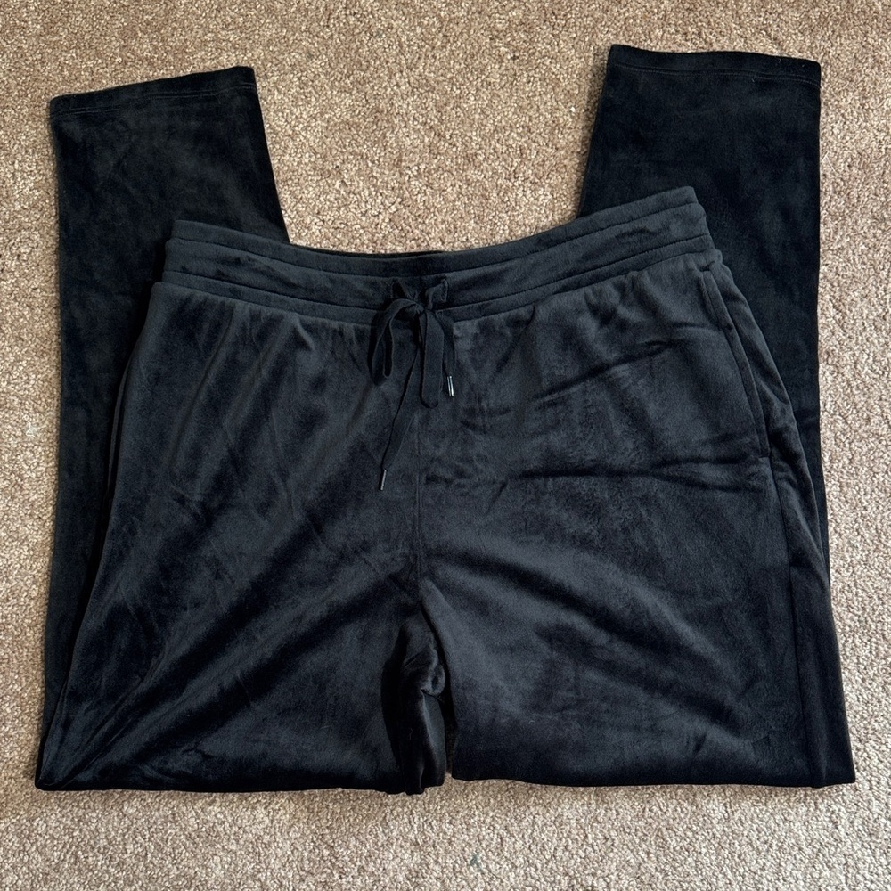 NWOT Cuddl Duds Women's Black Velour Joggers